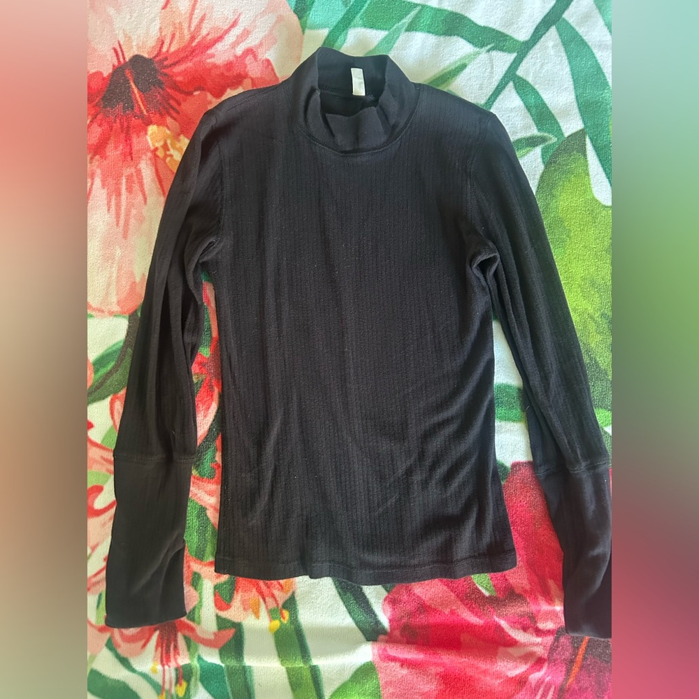 Women's Black Long-Sleeve Mock Neck Ribbed Top